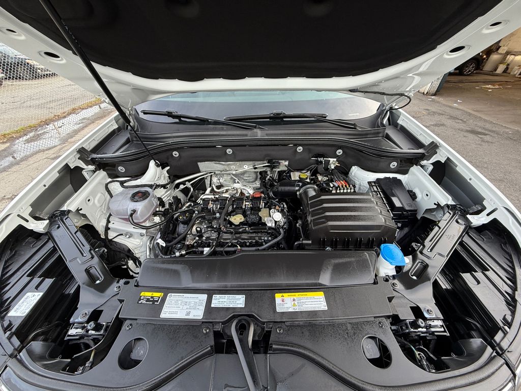 2025 Volkswagen Atlas SE w/Tech - Photo 25