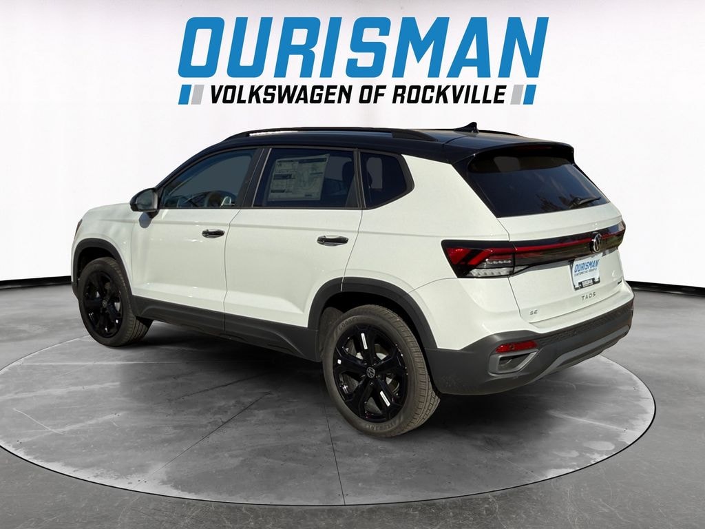 New 2025 Volkswagen Taos 1.5T SE Black SUV