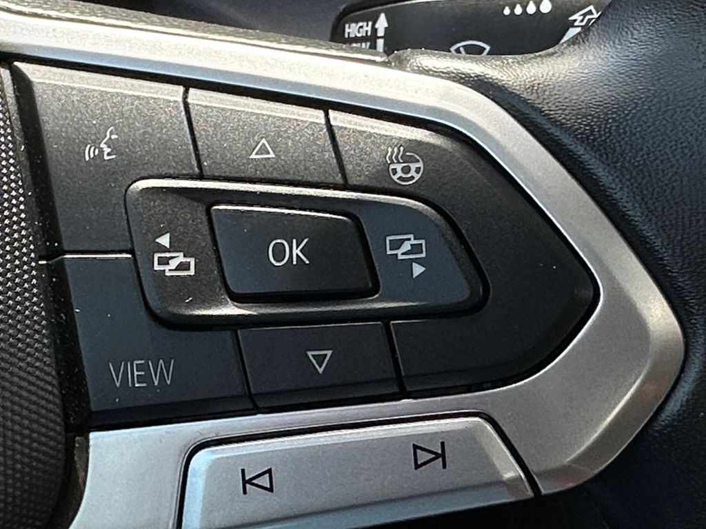 2025 Volkswagen Taos SEL - Photo 20