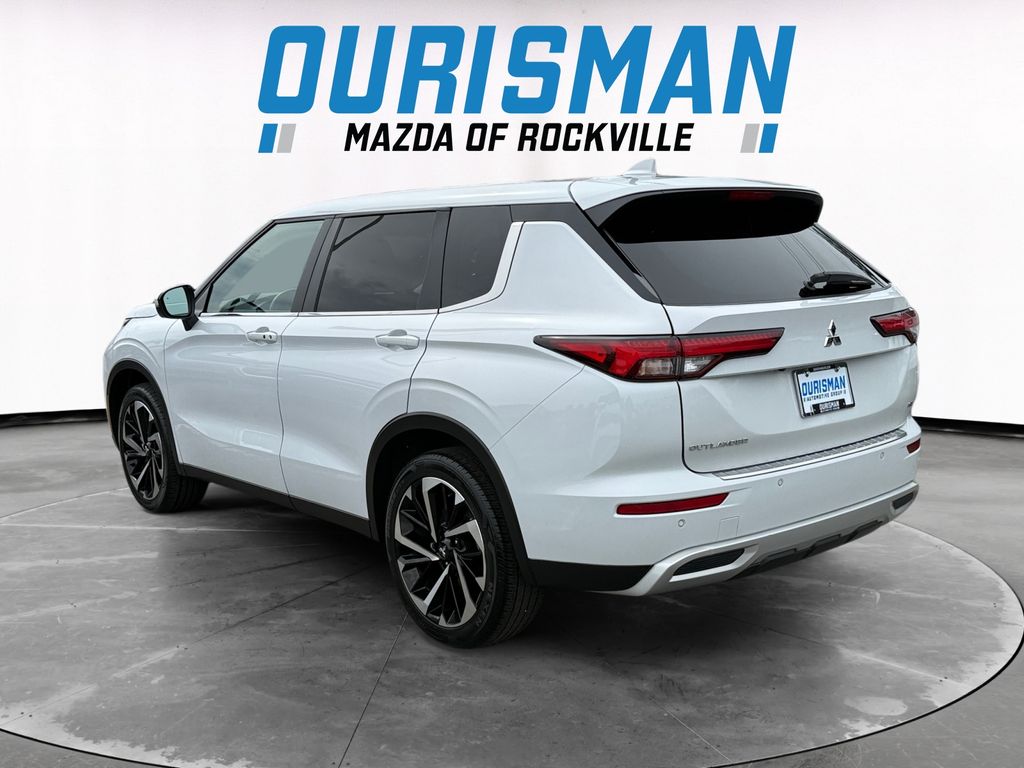 2024 Mitsubishi Outlander SE