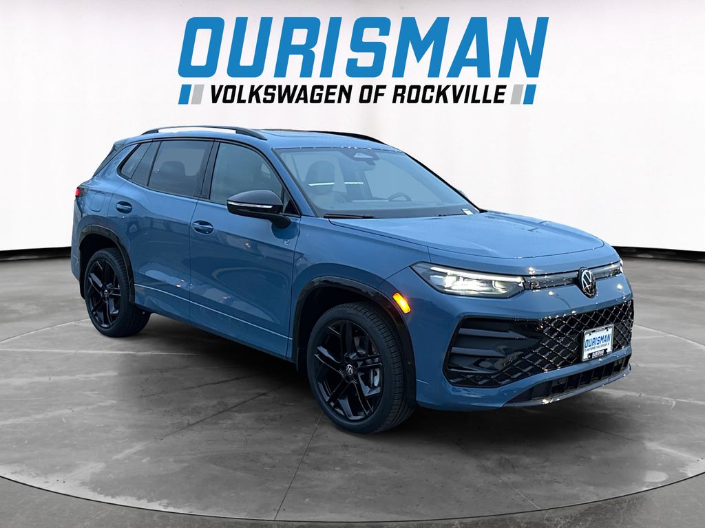 2026 Volkswagen Tiguan SE R-Line Black's photo