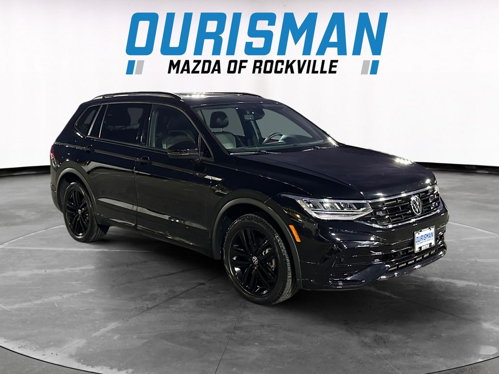 2022 Volkswagen Tiguan SE R-LINE BLACK's photo