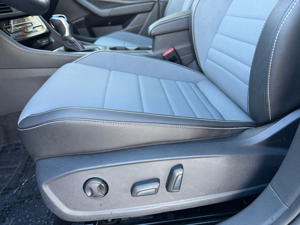 2025 Volkswagen Jetta SE - Photo 16
