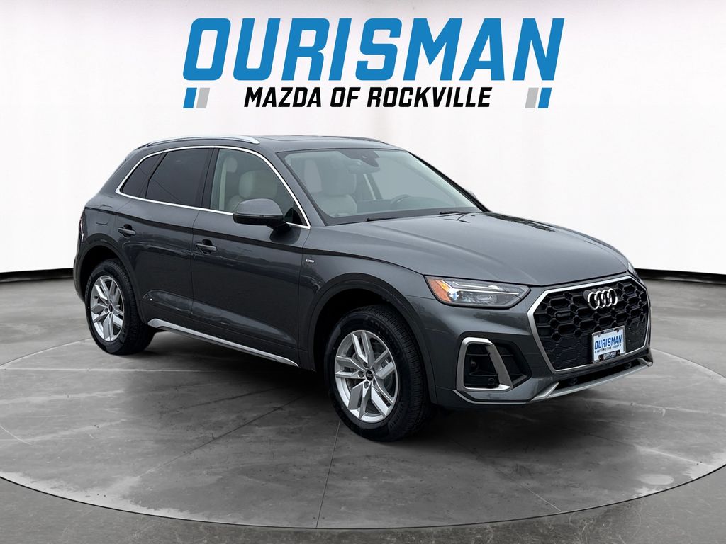 2022 Audi Q5 Premium's photo