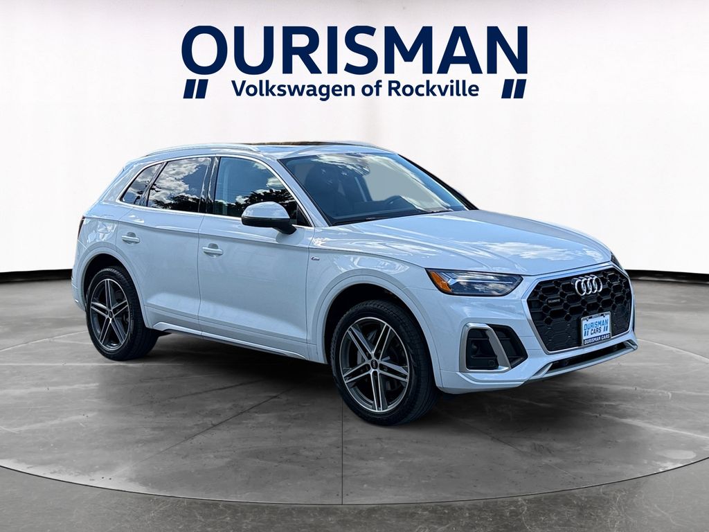 2023 Audi Q5 55 e Premium Plus's photo
