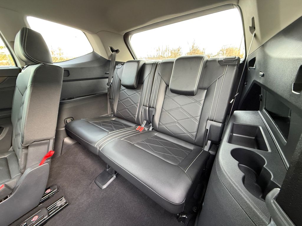 2025 Volkswagen Atlas SE w/Tech - Photo 22