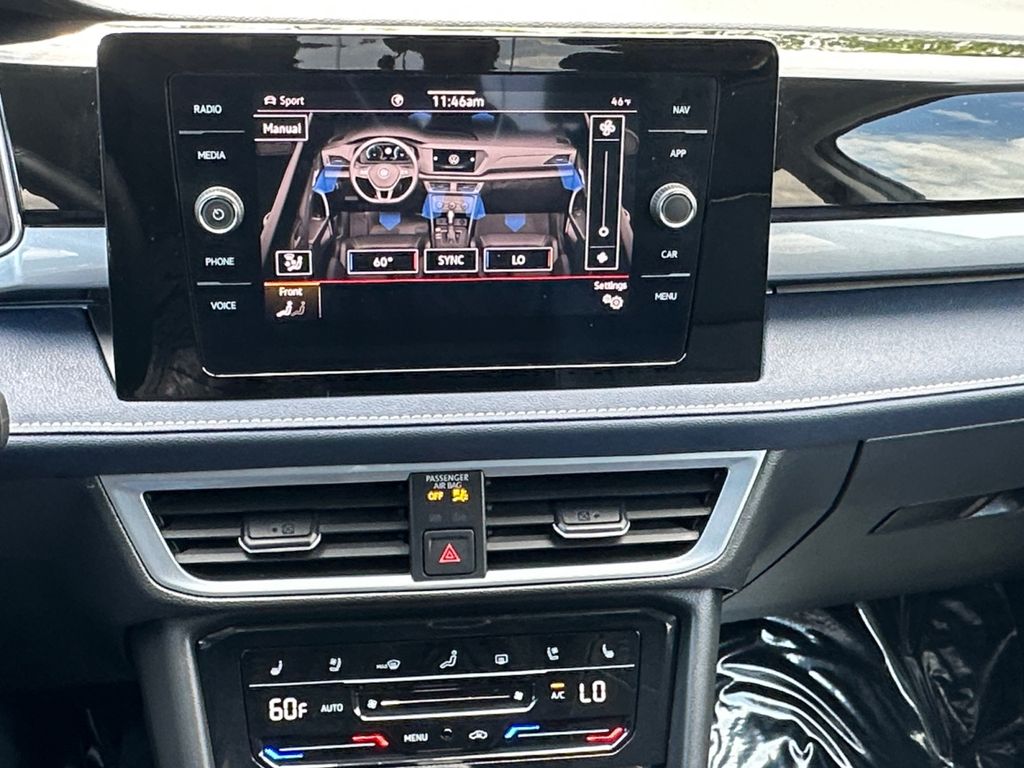 2025 Volkswagen Taos SEL - Photo 16