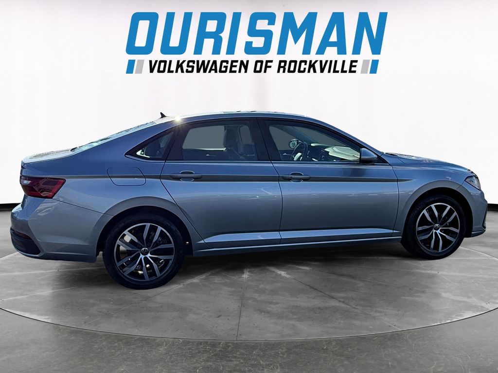 2025 Volkswagen Jetta SE - Photo 7