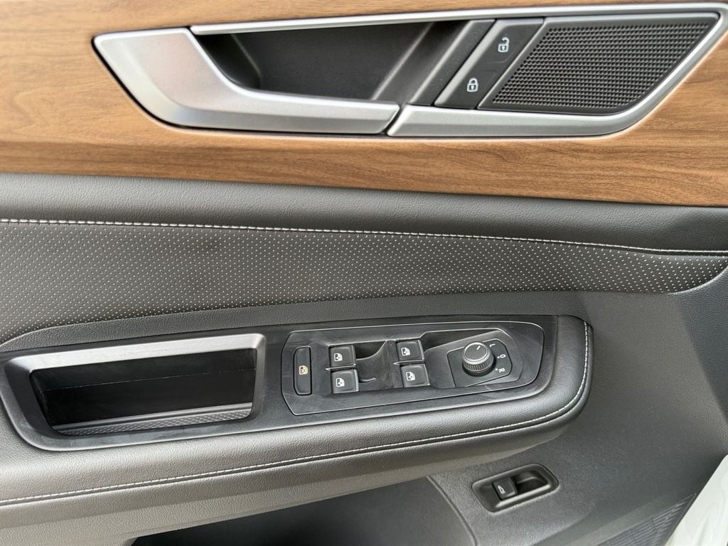 2025 Volkswagen Atlas SE w/Tech - Photo 11