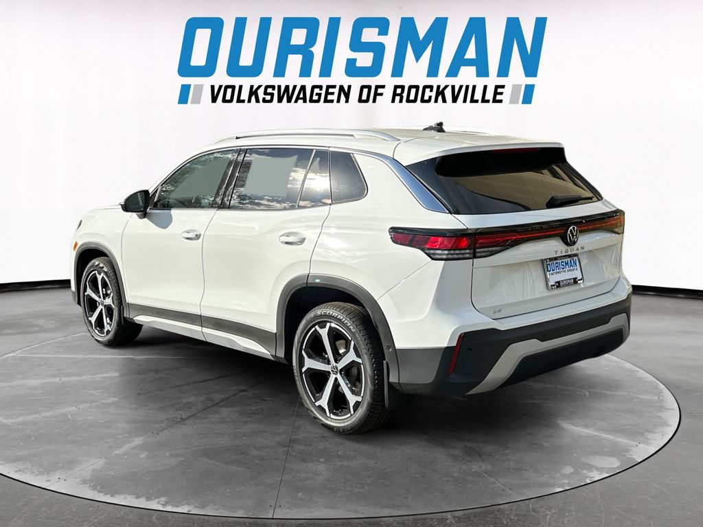 2025 Volkswagen Tiguan SE photo 2