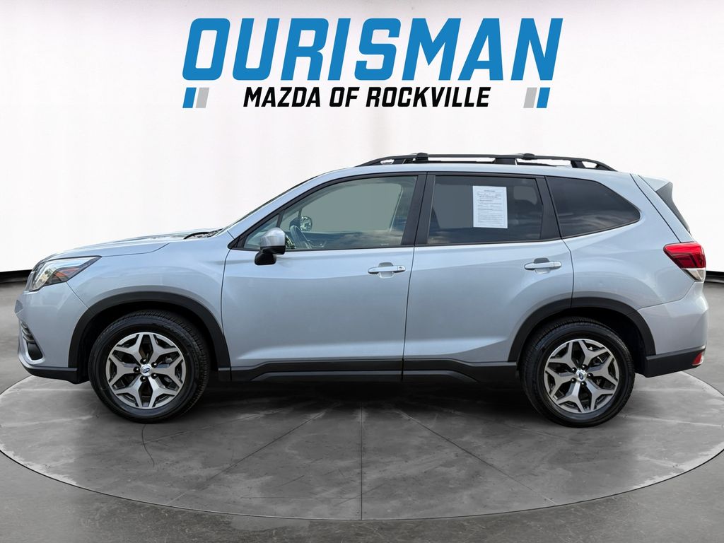 2023 Subaru Forester Premium photo 3