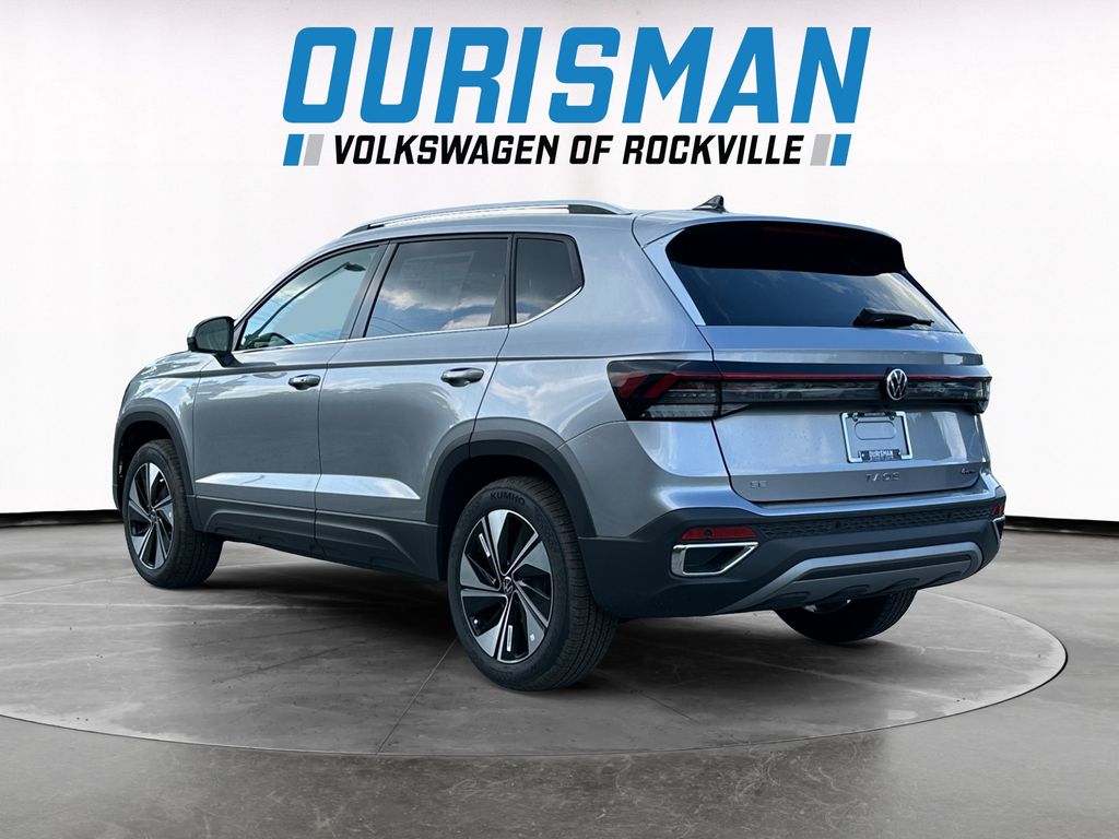 2025 Volkswagen Taos SE photo 4