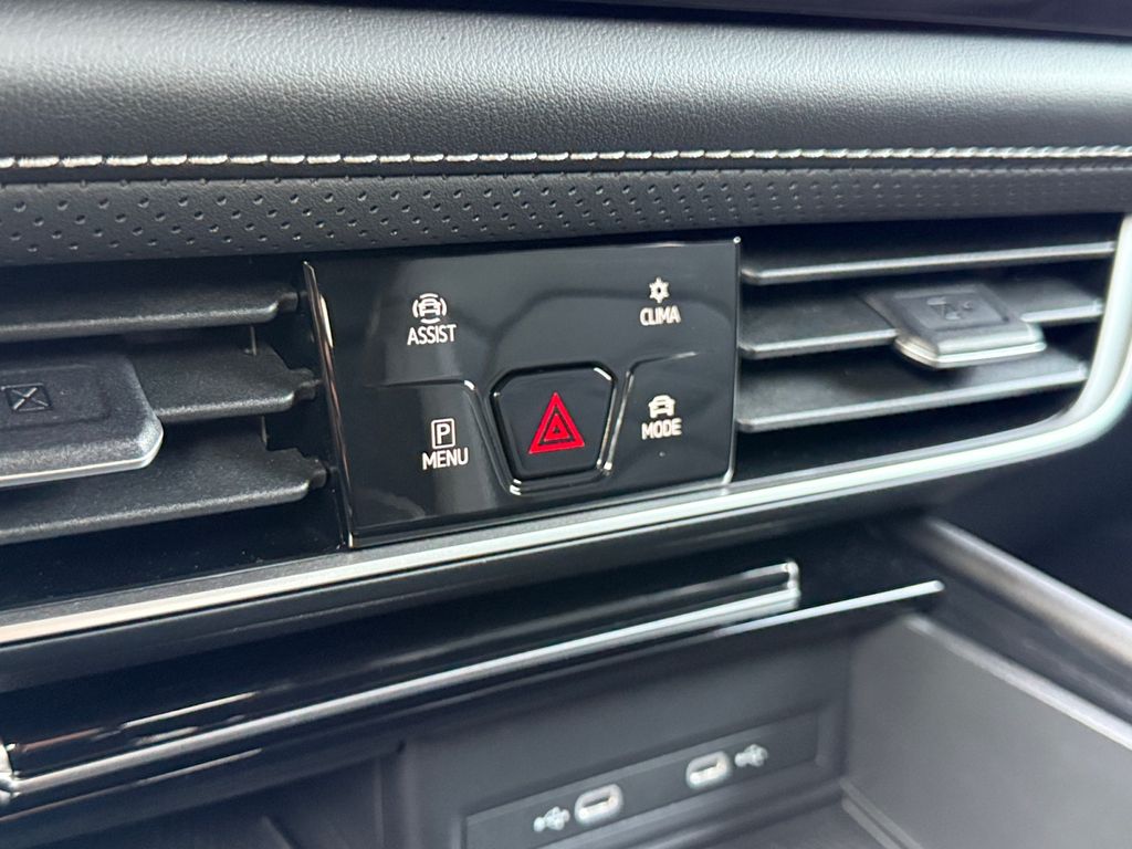 2025 Volkswagen Atlas SE w/Tech - Photo 16