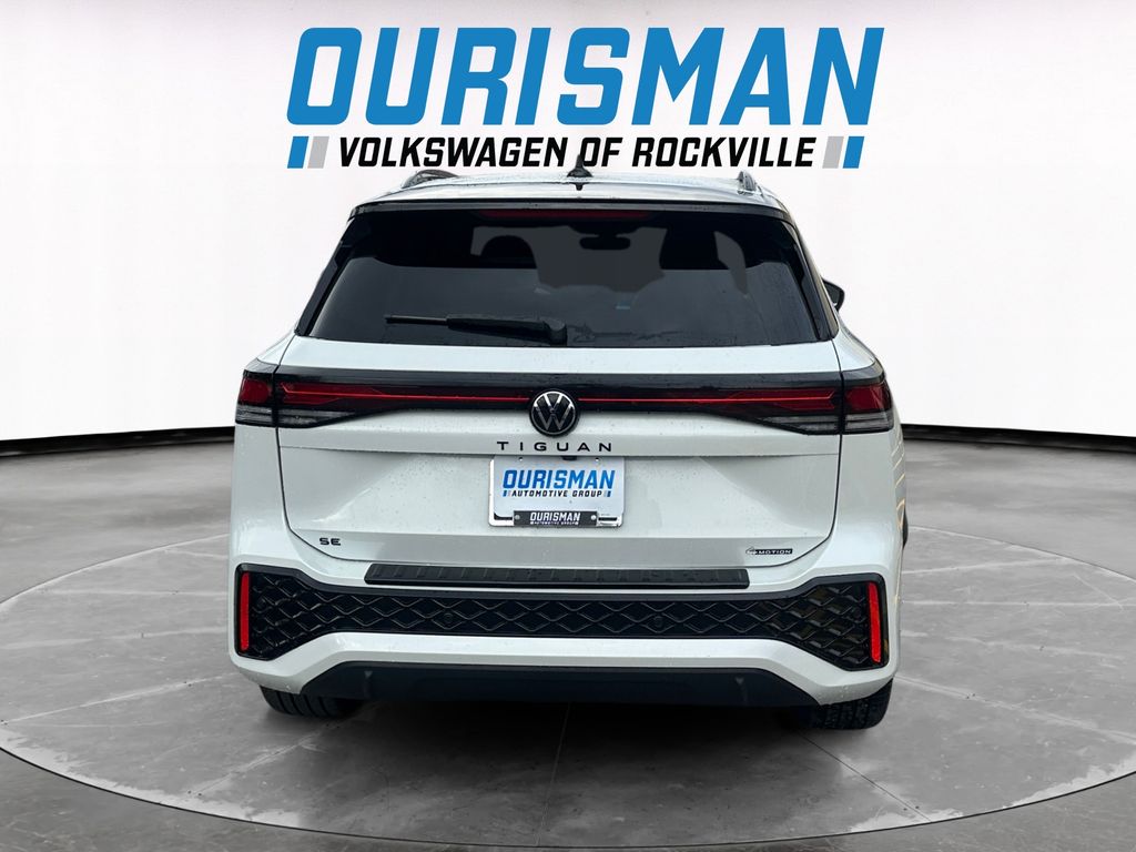 2025 Volkswagen Tiguan SE R-LINE BLACK