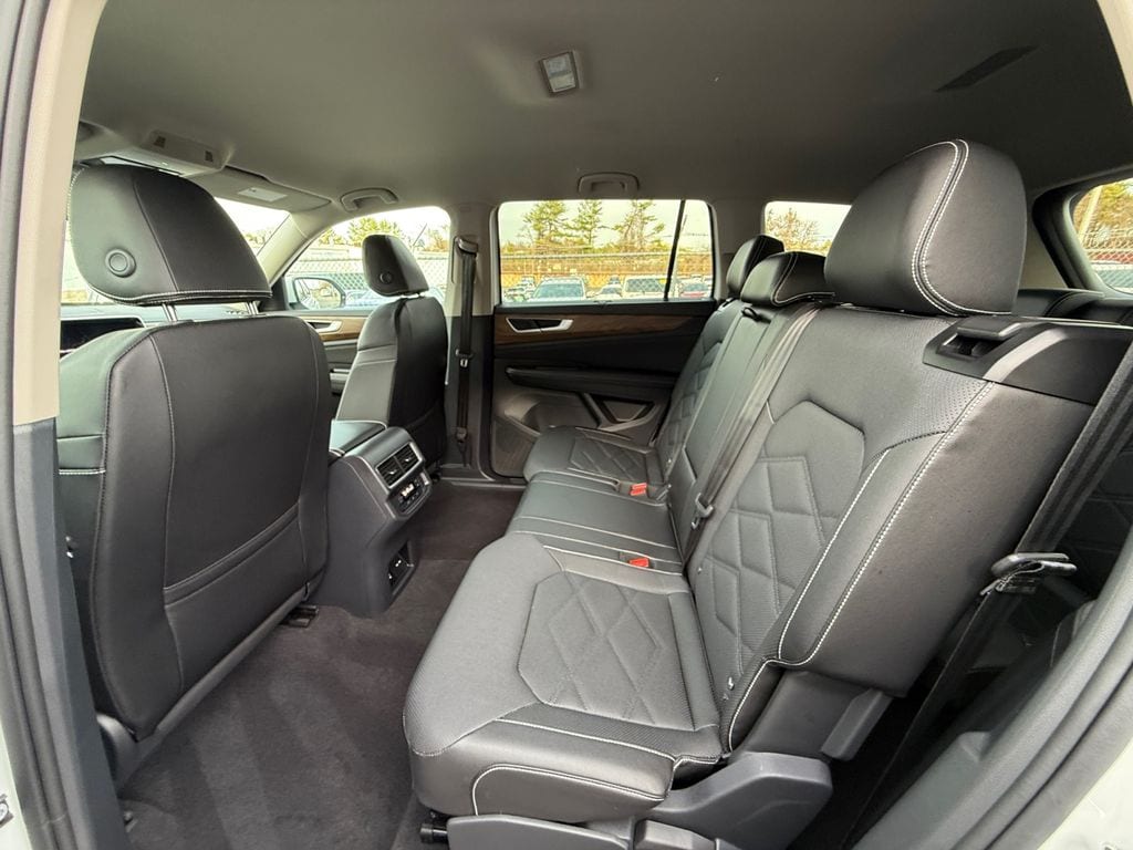 2025 Volkswagen Atlas SE w/Tech - Photo 21