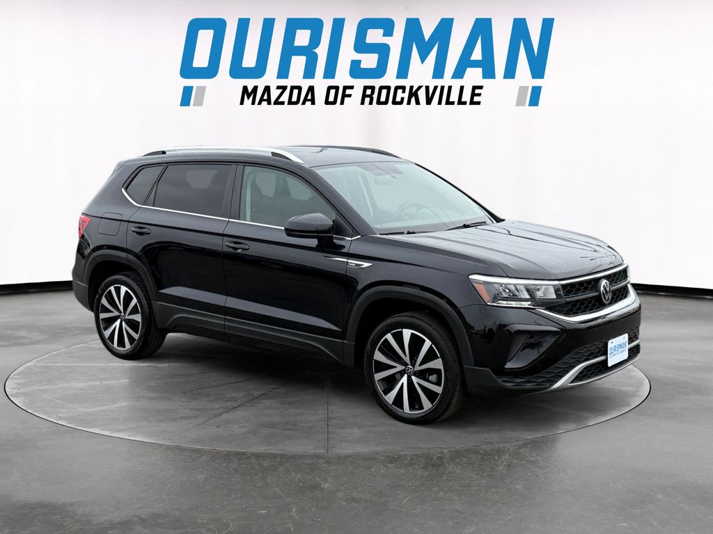 2022 Volkswagen Taos SE's photo