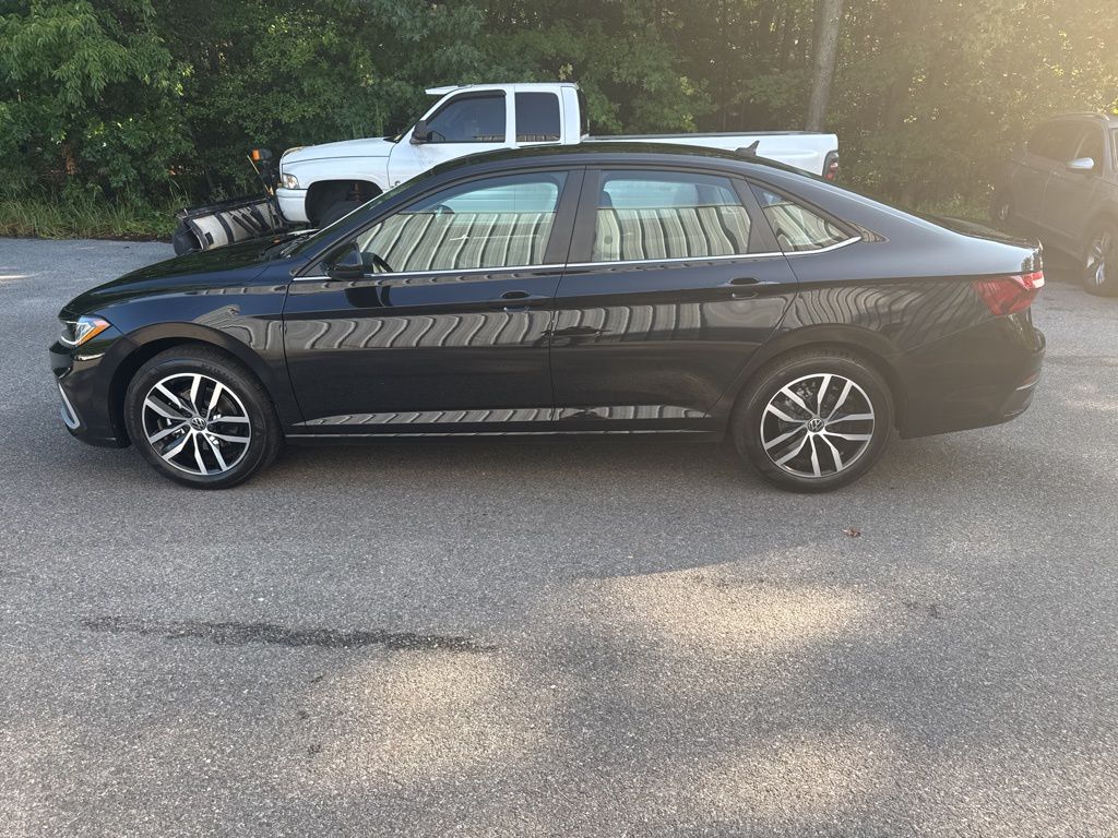2025 Volkswagen Jetta 1.5T SE photo 4