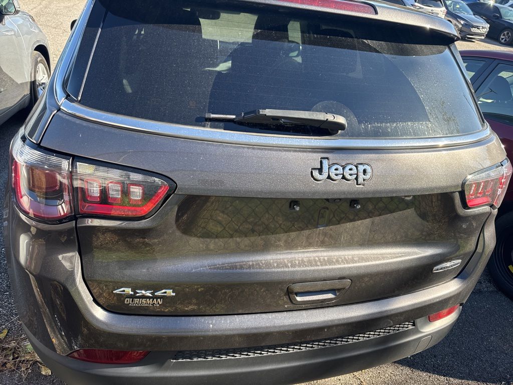 2022 Jeep Compass Latitude photo 4