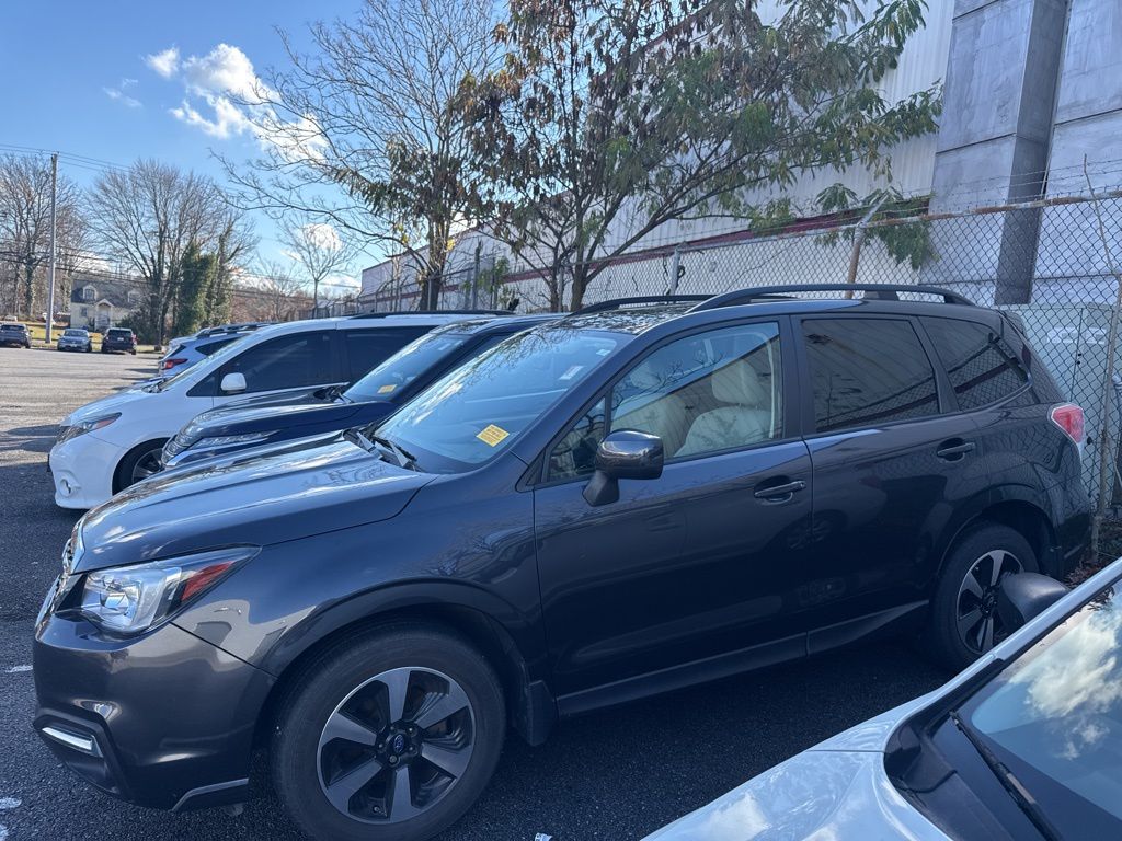 2018 Subaru Forester 2.5i Premium photo 3