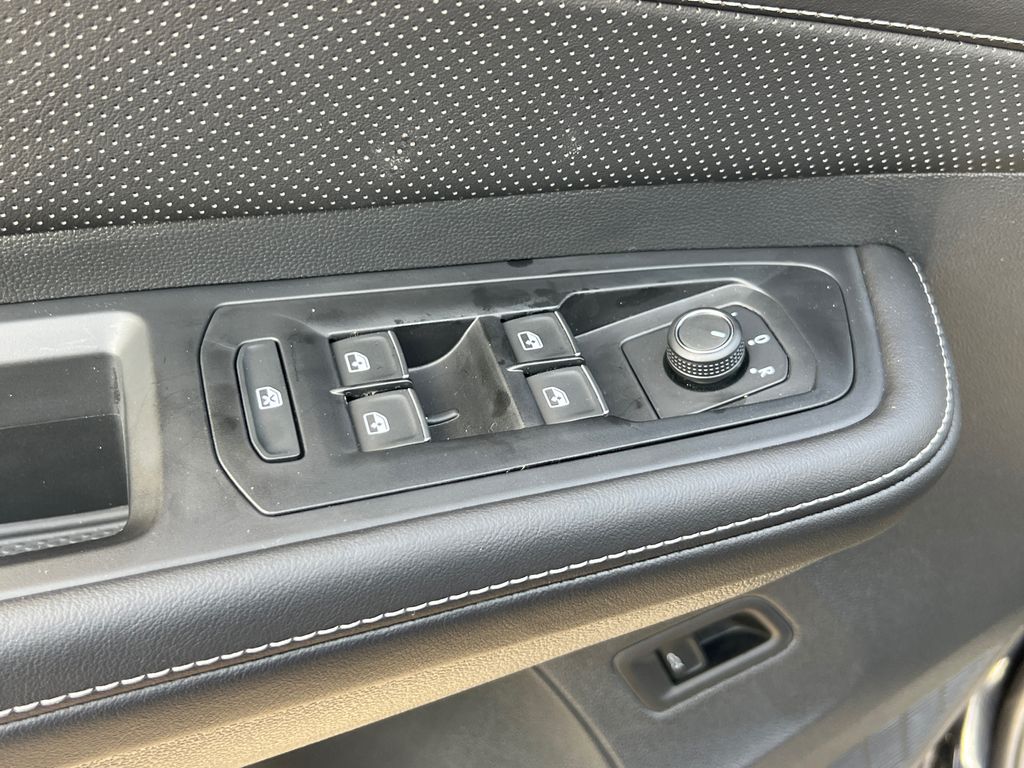 2026 Volkswagen Atlas Cross Sport SE w/Tech - Photo 17