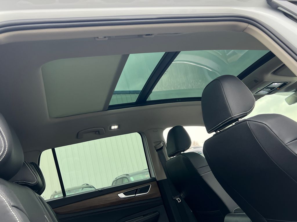 2026 Volkswagen Atlas SE w/Tech - Photo 12