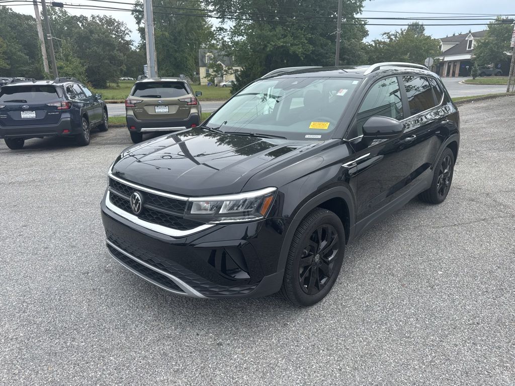 2023 Volkswagen Taos SE photo 2