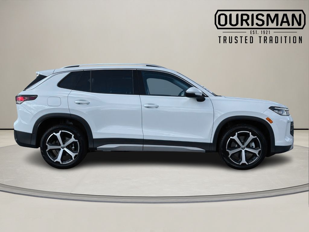 2025 Volkswagen Tiguan SE photo 2