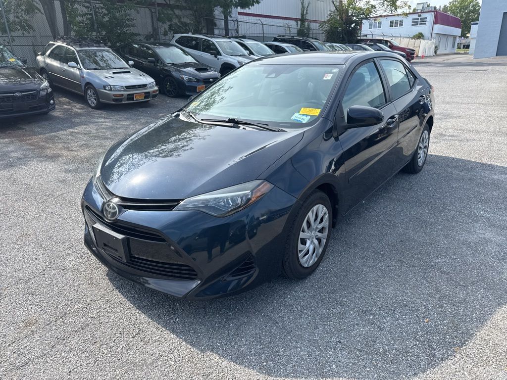 2018 Toyota Corolla LE photo 3