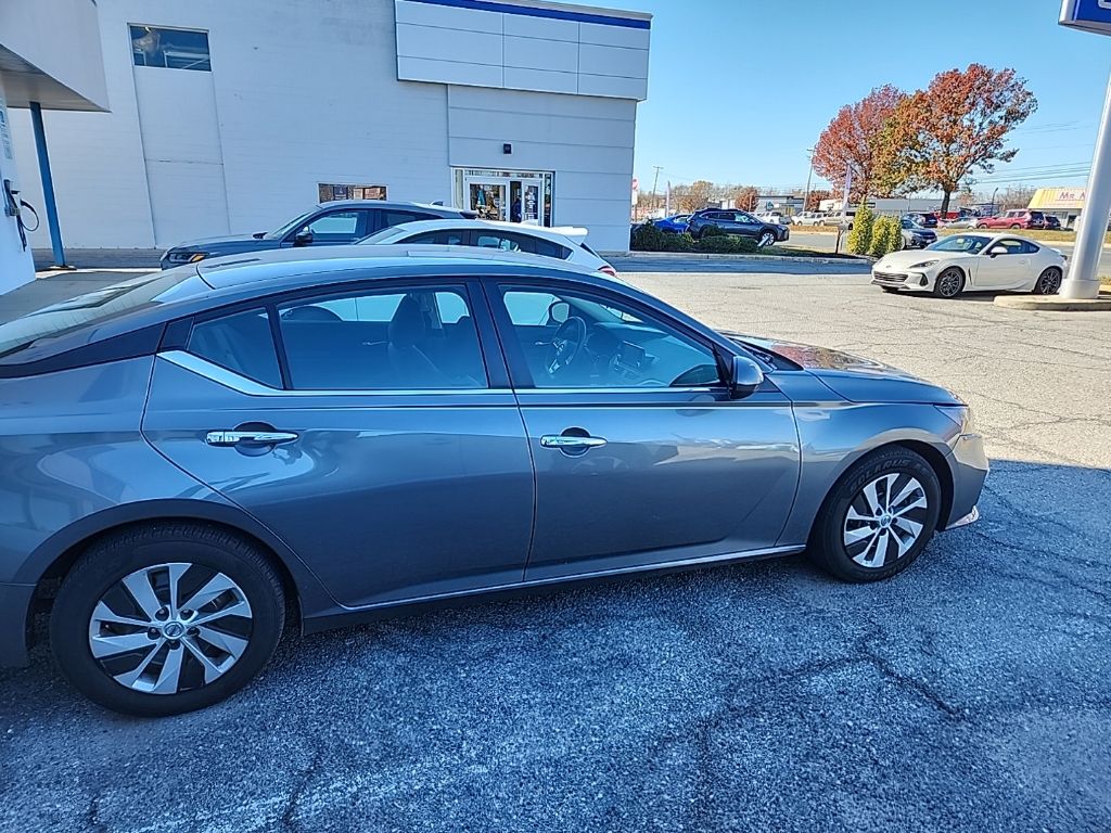 2022 Nissan Altima 2.5 S photo 2