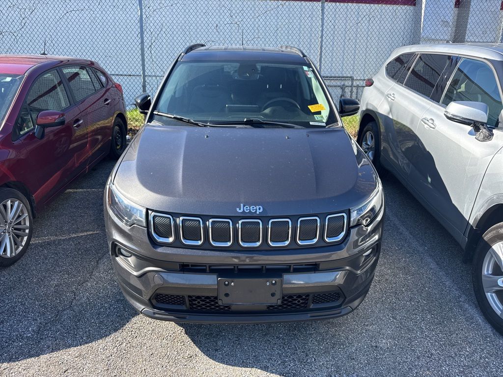 2022 Jeep Compass Latitude photo 2