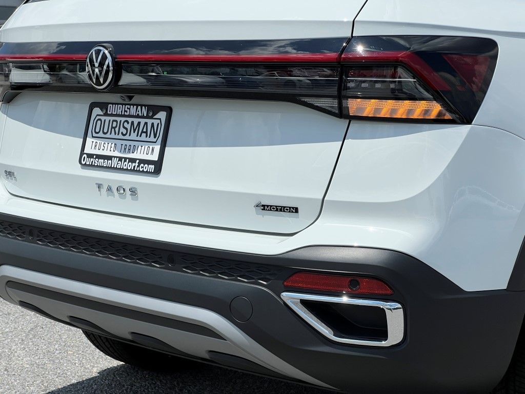 2025 Volkswagen Taos SEL photo 3