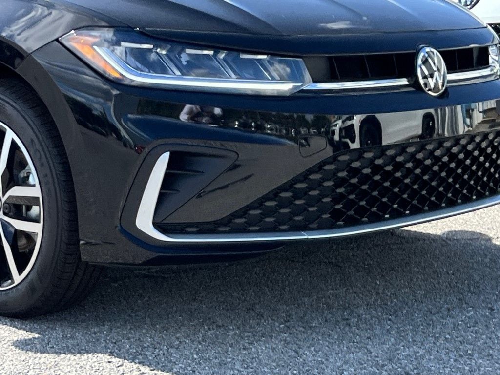 New 2025 Volkswagen Jetta 1.5T SE Sedan