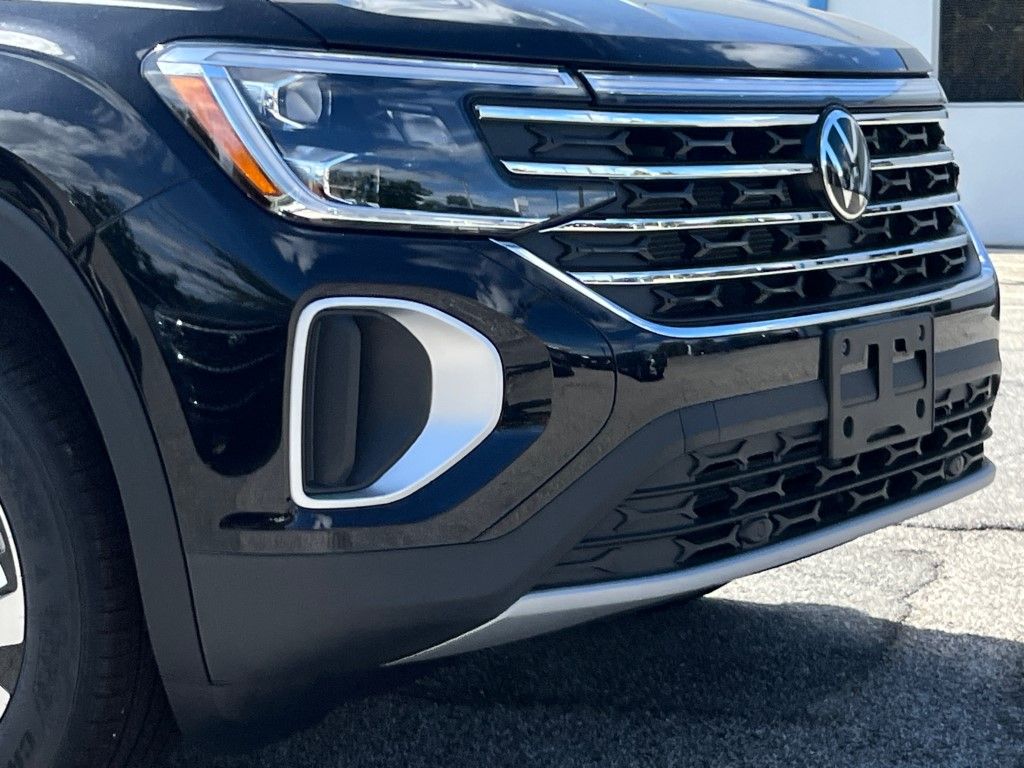 2026 Volkswagen Atlas SE photo 2