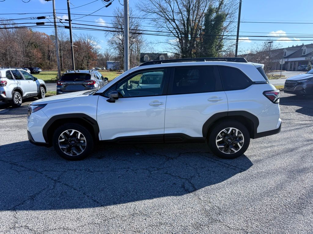 2025 Subaru Forester Premium photo 4