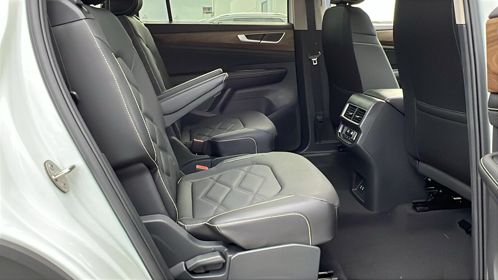 2026 Volkswagen Atlas SE w/Tech - Photo 11