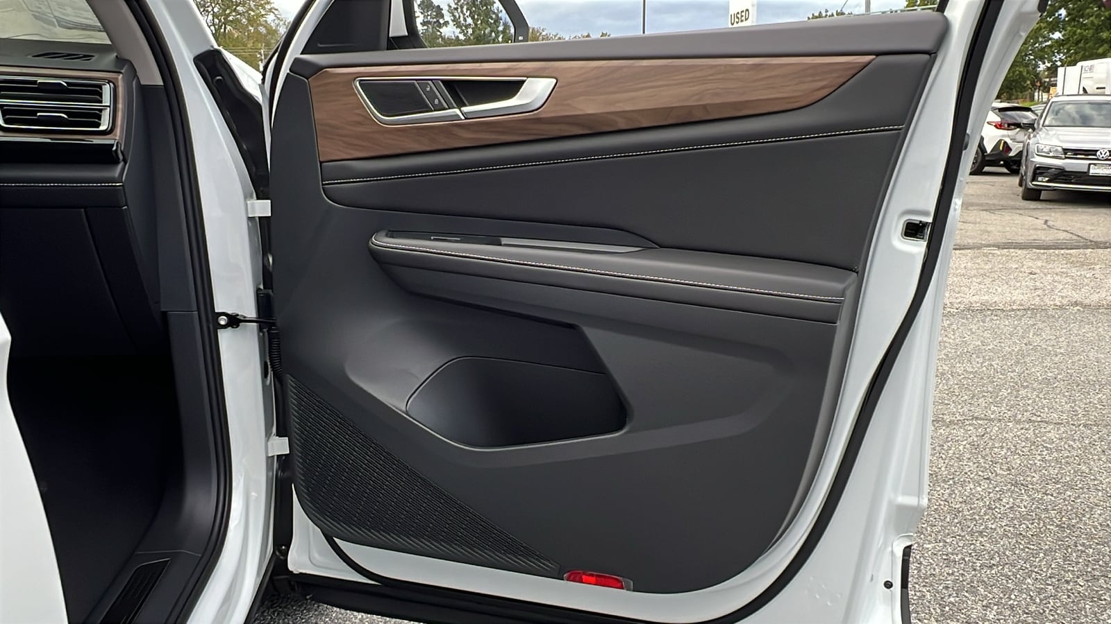 2026 Volkswagen Atlas SE w/Tech - Photo 7