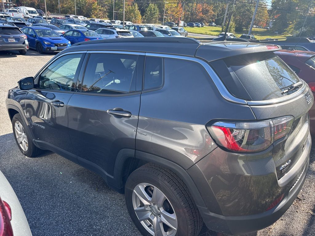 2022 Jeep Compass Latitude photo 3