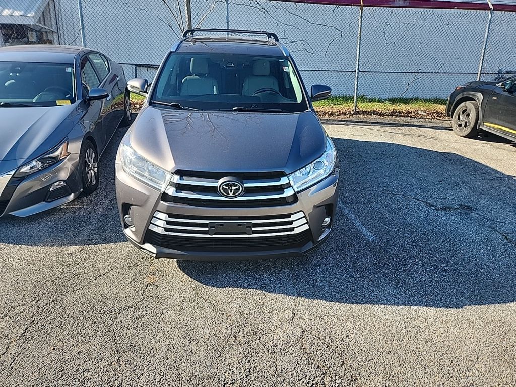 2019 Toyota Highlander XLE photo 2