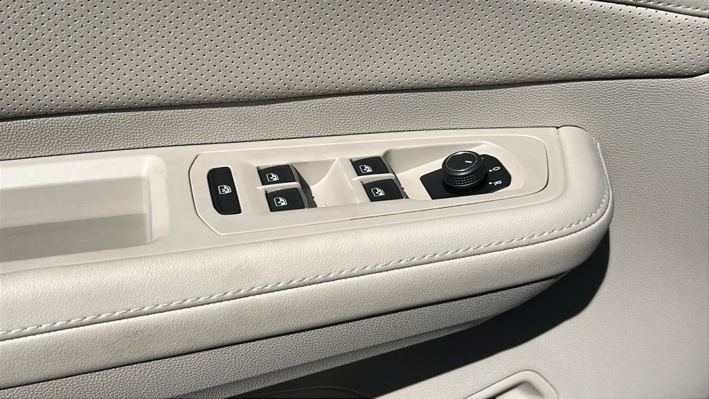 2026 Volkswagen Atlas SE w/Tech - Photo 17