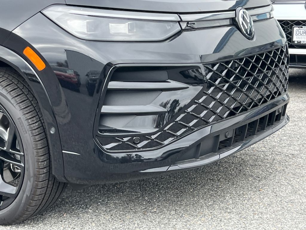 New 2025 Volkswagen Tiguan 2.0T SE R-Line Black SUV