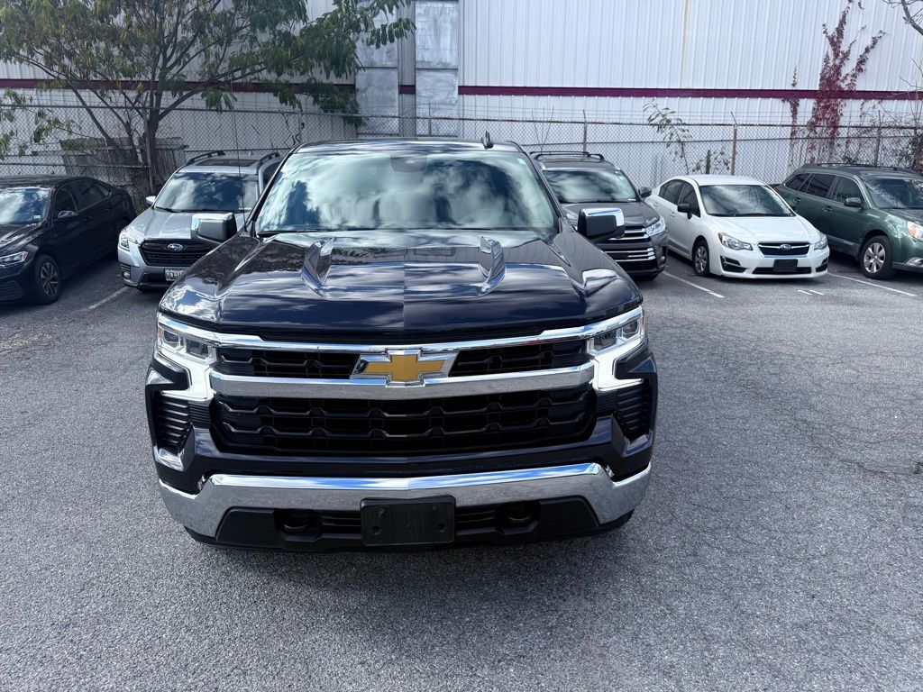 2024 Chevrolet Silverado 1500 LT photo 2