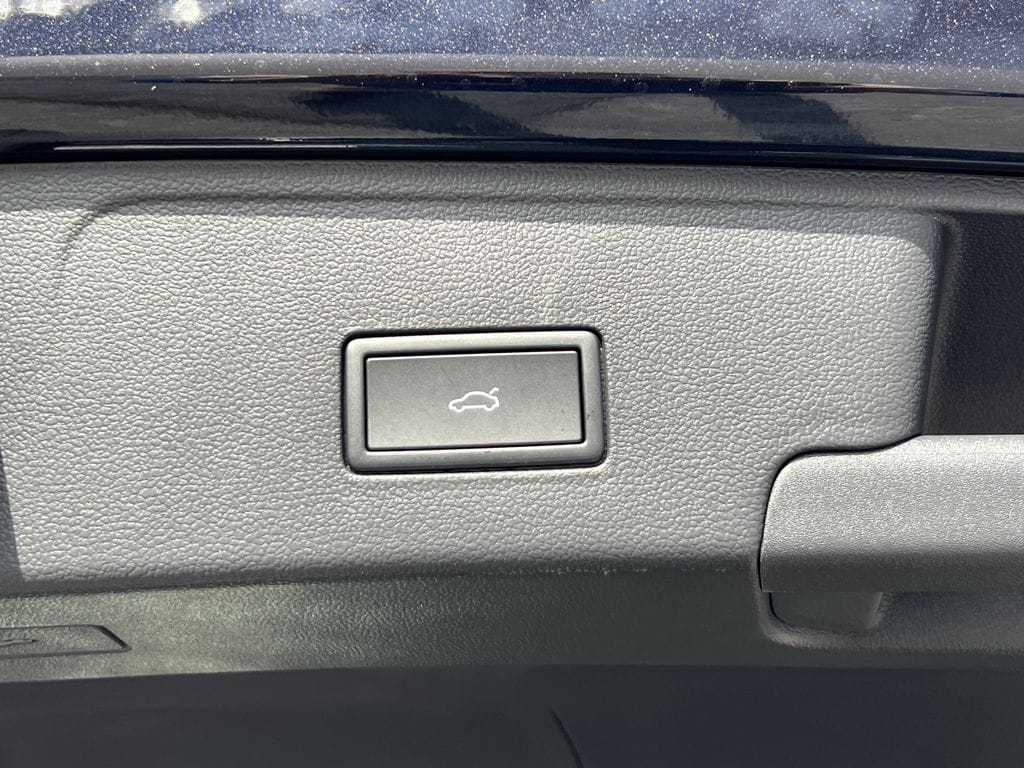 2026 Volkswagen Atlas Cross Sport SE w/Tech - Photo 16