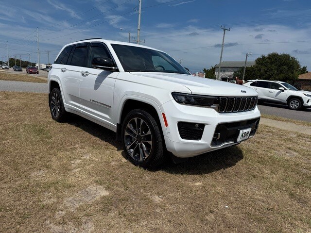 2023 Jeep Grand Cherokee Overland photo 3