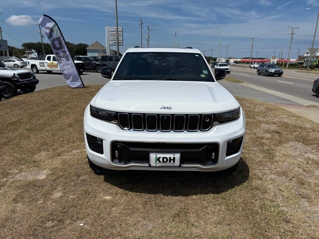 2023 Jeep Grand Cherokee Overland photo 2