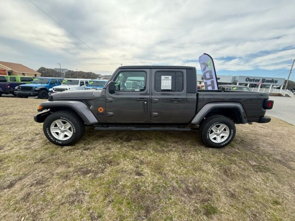 Used 2022 Jeep Gladiator Sport Truck