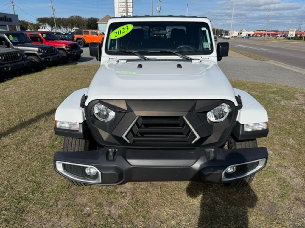 Used 2023 Jeep Gladiator Sport Truck