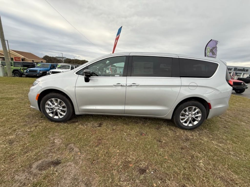 New 2026 Chrysler Pacifica SELECT AWD Passenger Van