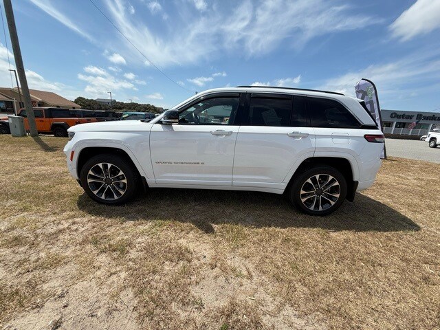2023 Jeep Grand Cherokee Overland photo 4