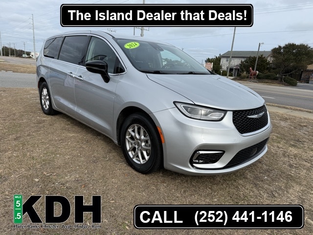 2024 Chrysler Pacifica Touring L's photo