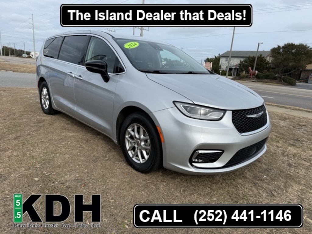 Used 2024 Chrysler Pacifica Touring L Minivan/Van